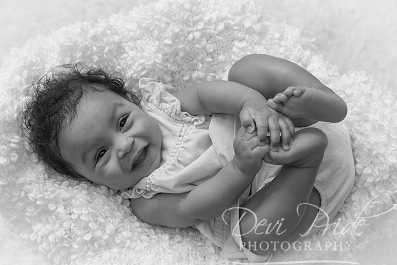 babyphotos-jasmine6months-devipridephotography12bw