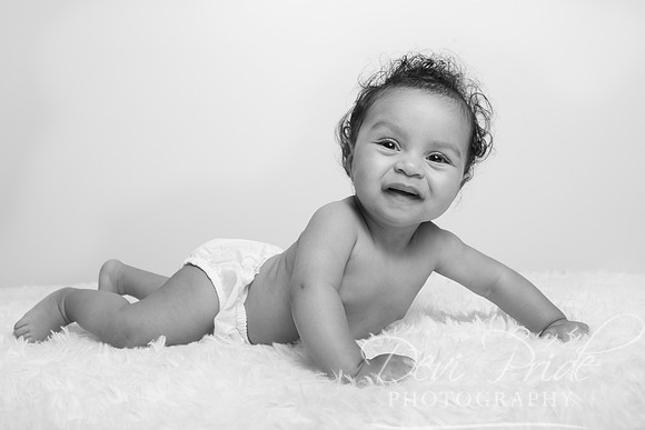 babyphotos-jasmine6months-devipridephotography16bw